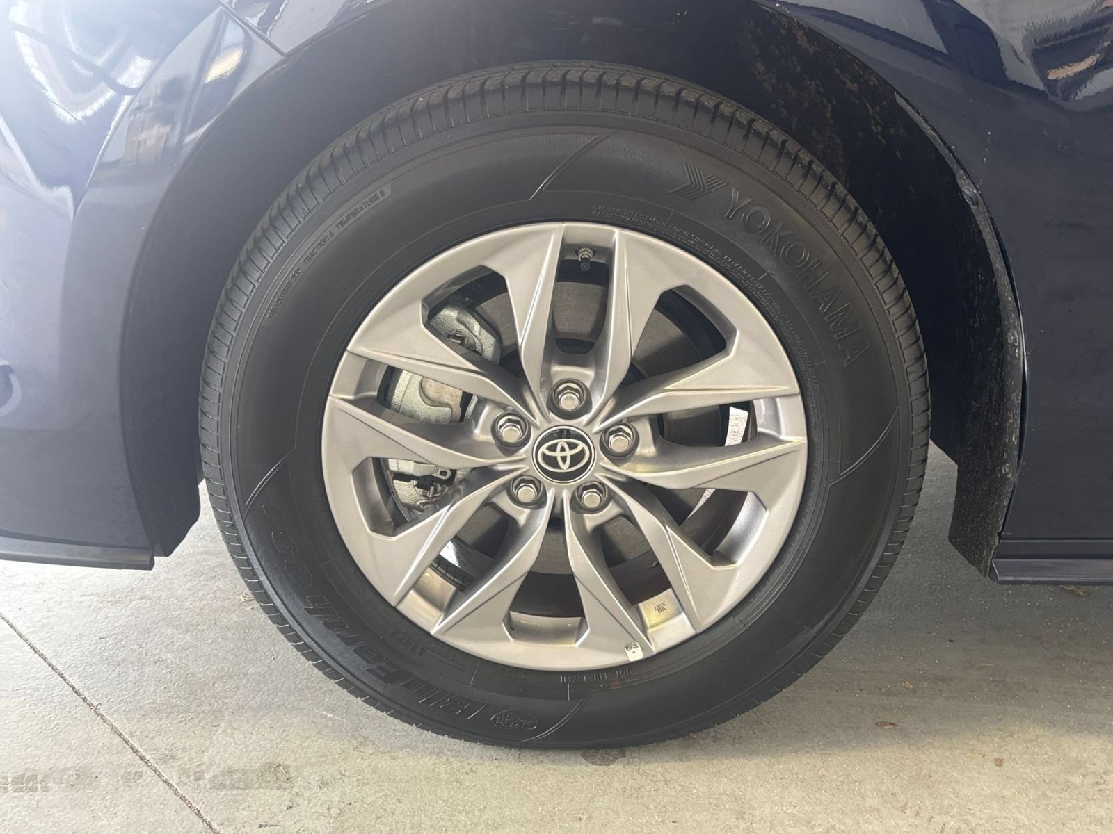 Used 2025 Toyota Sienna XLE FWD image 32
