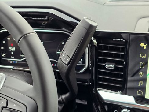 New 2025 GMC Sierra 1500 Elevation image 28