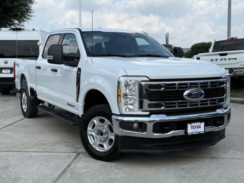 Used 2025 Ford F250 XLT AWD/4WD image 2