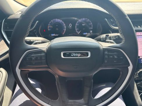 Used 2023 Jeep Grand Cherokee Limited w/ Luxury Tech Group II AWD/4WD image 21