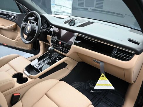 New 2026 Porsche Macan AWD/4WD image 22