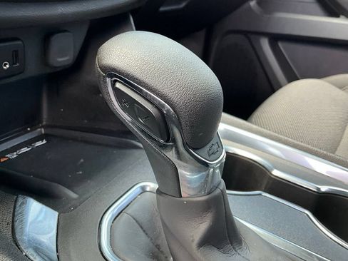 Used 2023 Chevrolet Traverse LT FWD image 45
