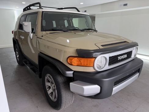 Used 2014 Toyota FJ Cruiser 4WD w/ Upgrade Package image 5