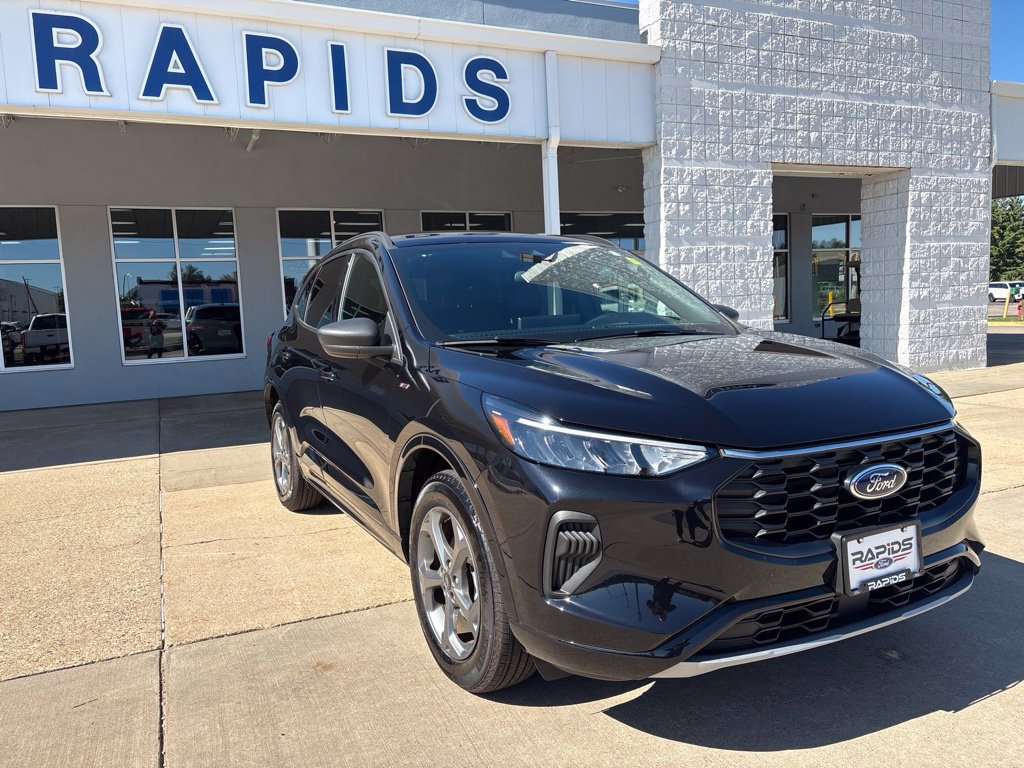 Used 2024 Ford Escape ST-Line w/ Tech Pack #1 AWD/4WD image 1