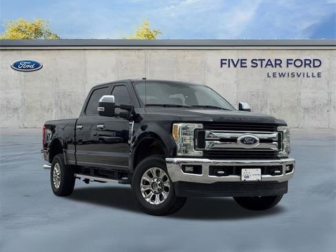 Used 2017 Ford F250 XLT w/ XLT Premium Package image 2
