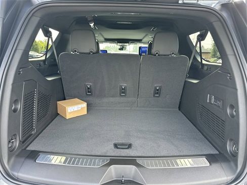 New 2026 Chevrolet Suburban High Country image 5