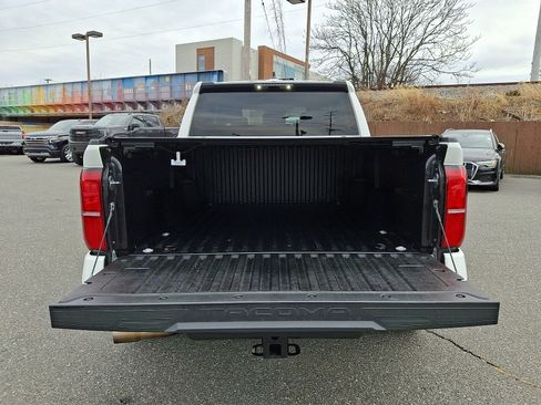 Used 2024 Toyota Tacoma TRD Off-Road image 28
