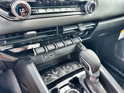 New 2026 GMC Canyon Elevation w/ Convenience Package image 27