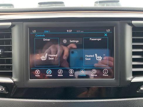 Used 2018 Chrysler Pacifica Touring-L FWD image 10
