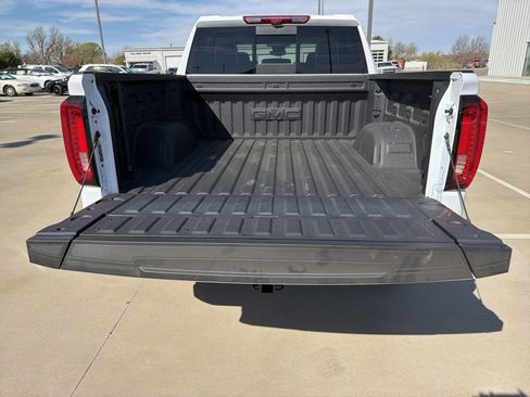 Used 2025 GMC Sierra 1500 AT4X image 7