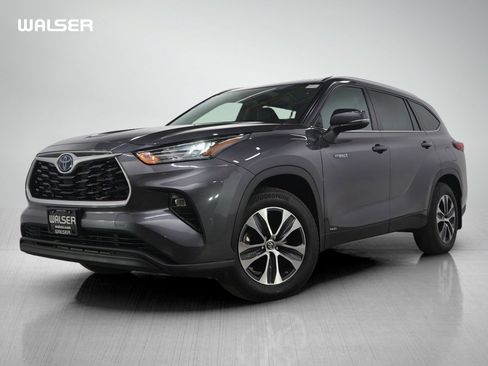 Used 2021 Toyota Highlander XLE image 1