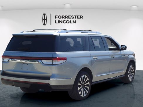Certified 2023 Lincoln Navigator L Reserve AWD/4WD image 3