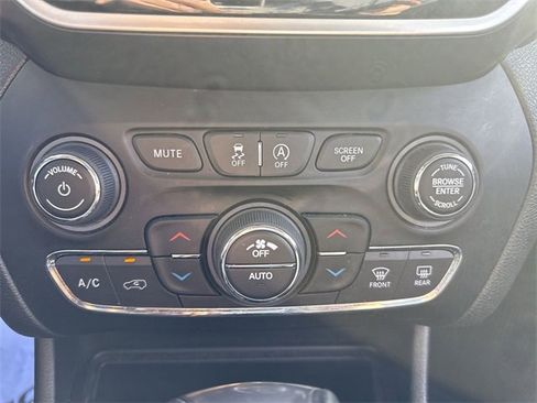 Used 2021 Jeep Cherokee Limited image 26