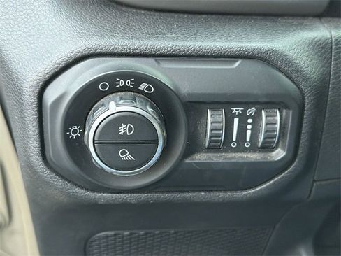 Used 2020 Jeep Gladiator Sport image 32