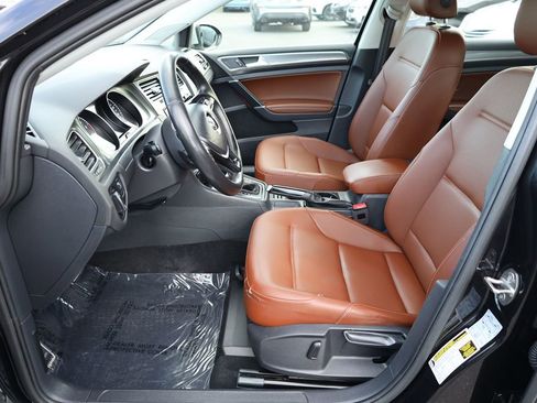 Used 2017 Volkswagen Golf S image 13