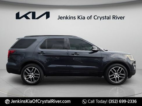 Used 2017 Ford Explorer Sport w/ Equipment Group 401A AWD/4WD image 4