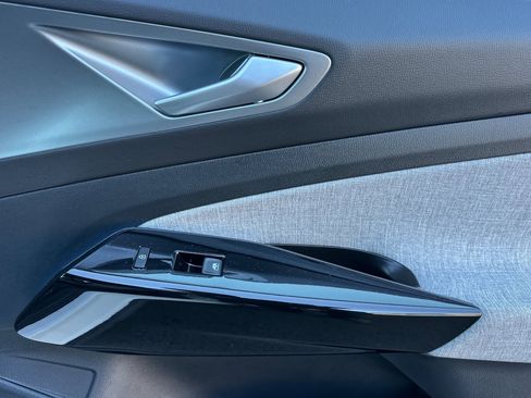 Used 2024 Volkswagen ID.4 Standard image 19