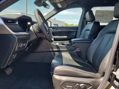 New 2026 Jeep Grand Cherokee L Limited AWD/4WD image 10