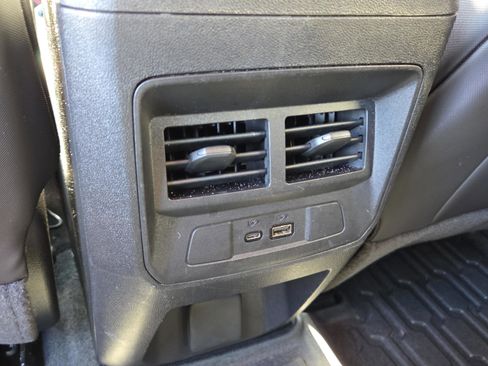 Used 2024 Chevrolet Colorado Z71 AWD/4WD image 14