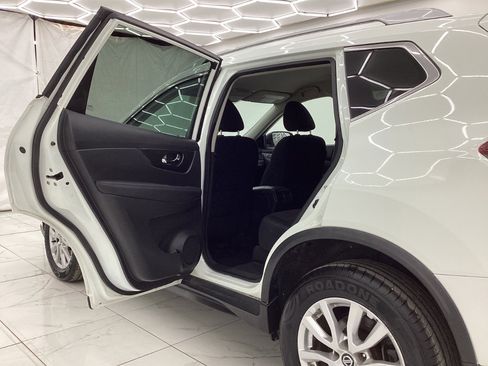 Used 2019 Nissan Rogue SV image 22