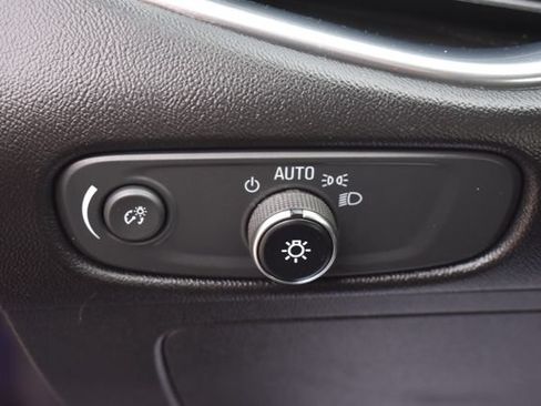 Certified 2018 Chevrolet Malibu LT FWD image 22