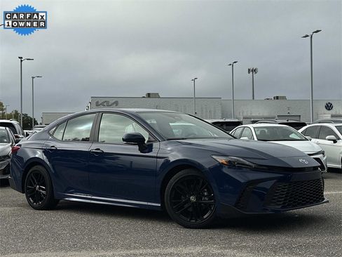 Used 2025 Toyota Camry SE image 1