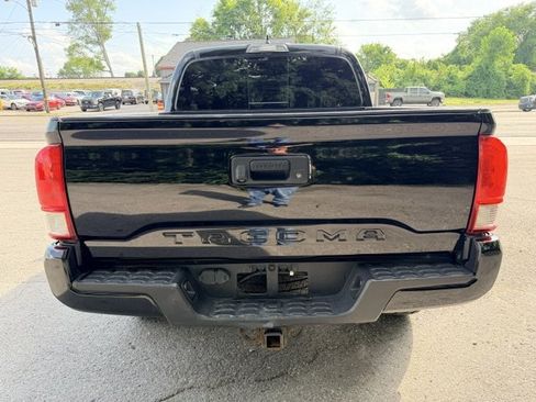 Used 2017 Toyota Tacoma TRD Sport w/ Tow Package AWD/4WD image 6