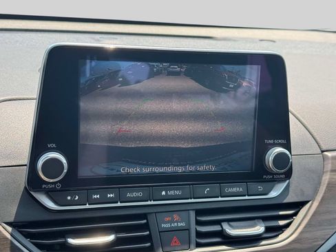 Used 2025 Nissan Altima 2.5 SV FWD image 27
