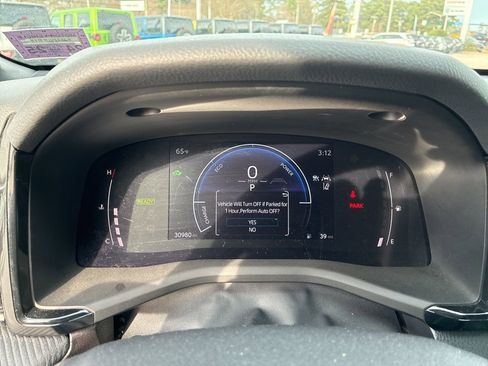 Used 2025 Toyota Camry SE image 18