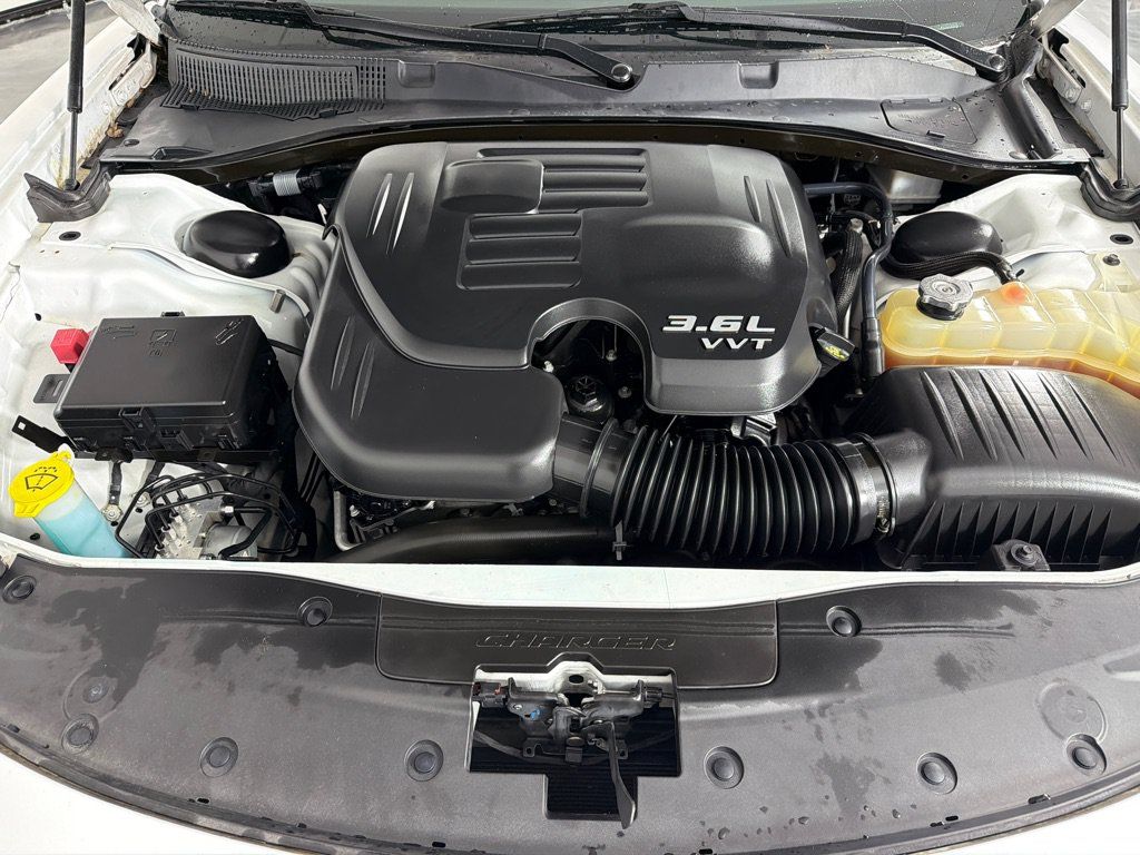 Used 2019 Dodge Charger SXT RWD image 25