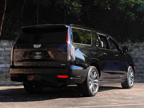 Used 2023 Cadillac Escalade ESV Sport w/ Touring Package AWD/4WD image 6