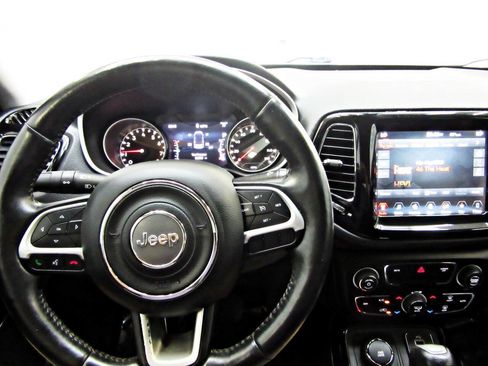 Used 2018 Jeep Compass Limited w/ Navigation Group AWD/4WD image 16