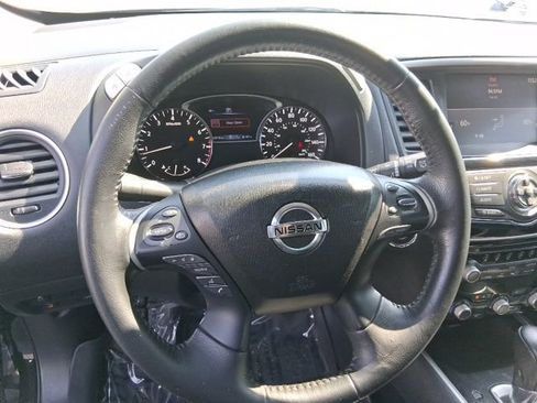Used 2020 Nissan Pathfinder SV image 19