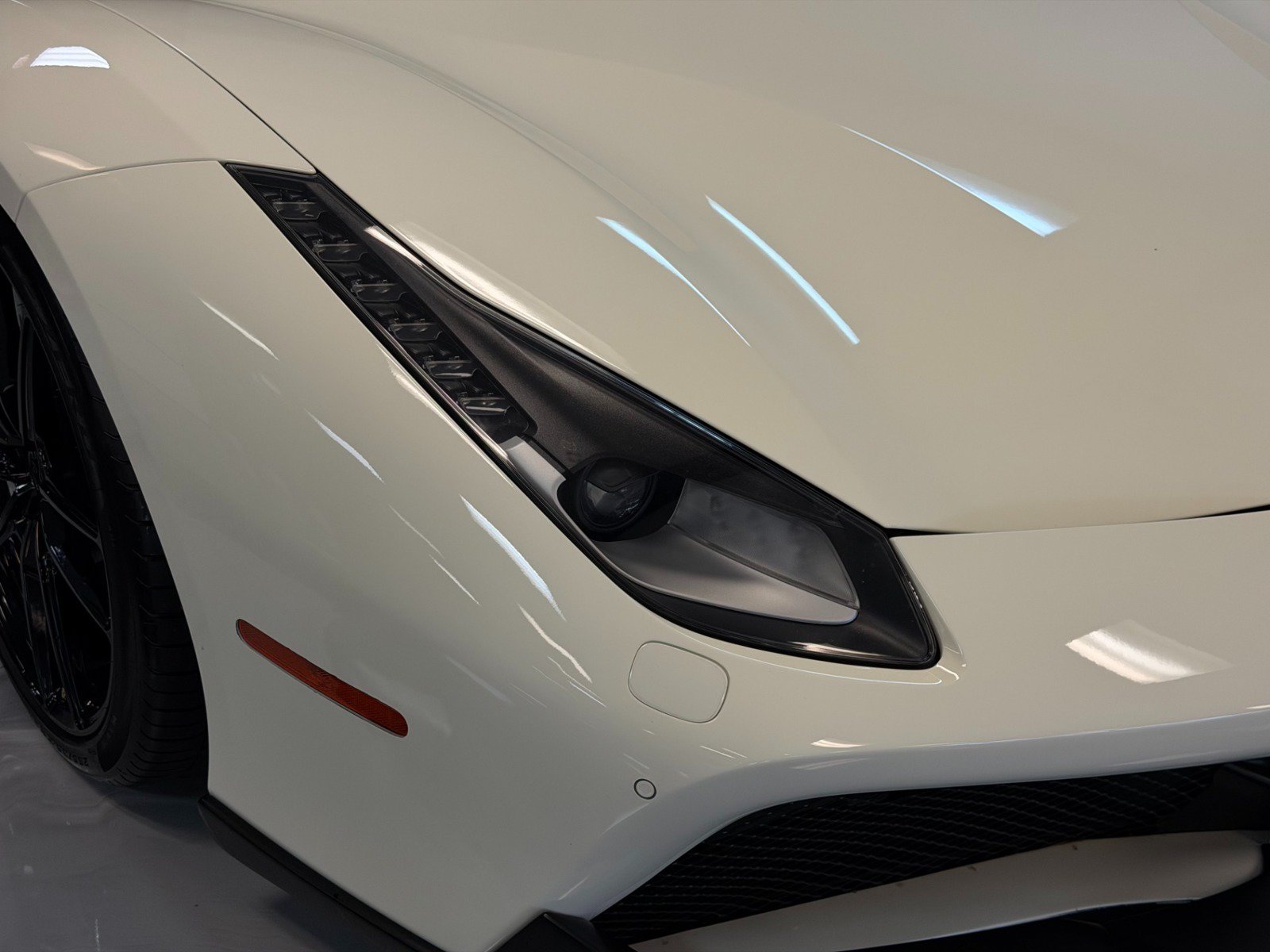 Used 2018 Ferrari 488 Spider RWD image 4