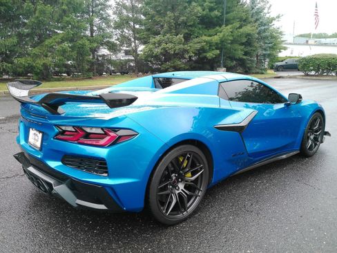 Used 2024 Chevrolet Corvette Z06 w/ Z07 Performance Package RWD image 6