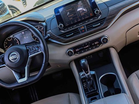 Used 2019 Nissan Altima 2.5 SL FWD image 19