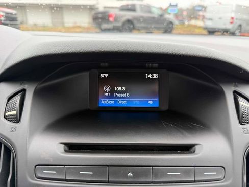 Used 2017 Ford Focus SE image 25