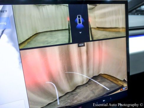 Used 2024 Tesla Cybertruck AWD Crew Cab image 19