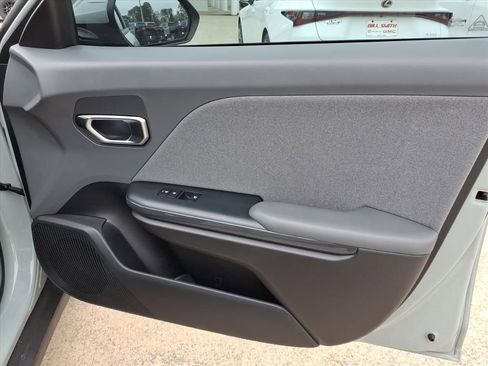 Used 2025 Kia K4 EX image 11