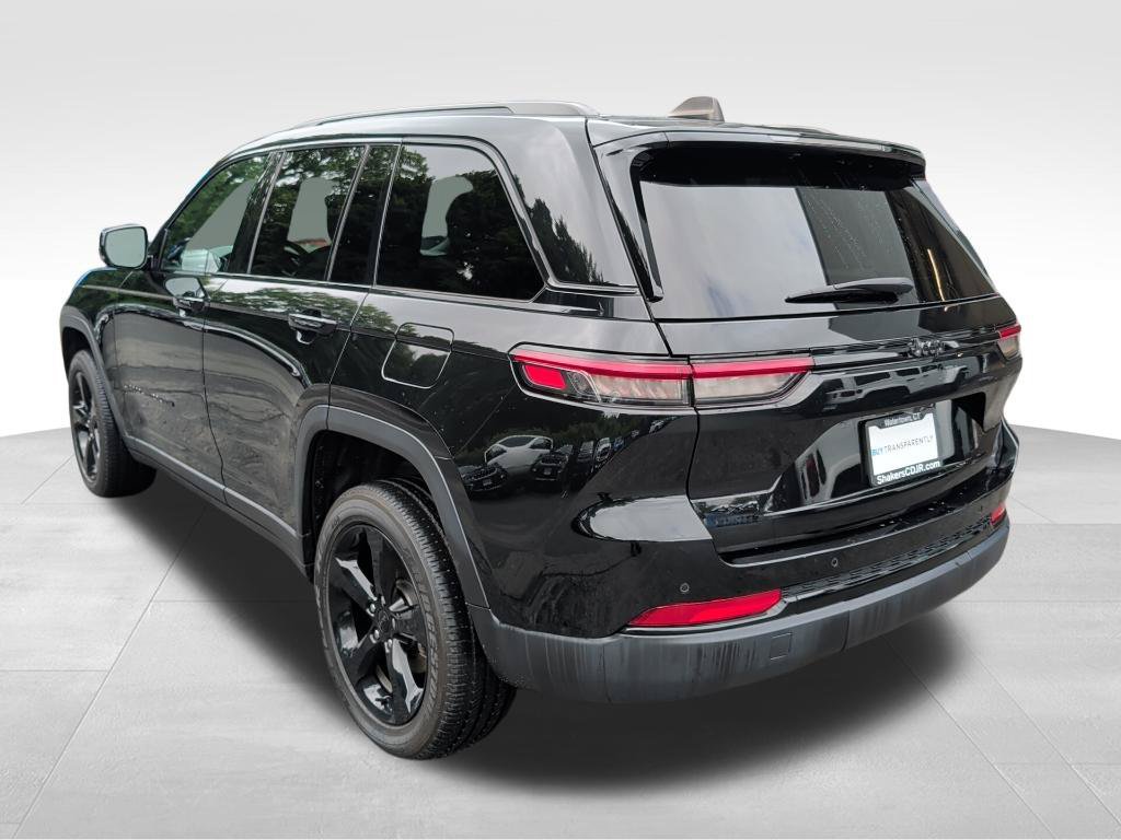 Used 2023 Jeep Grand Cherokee Altitude AWD/4WD image 3