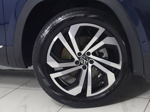 Used 2021 Volkswagen Atlas SEL Premium image 17