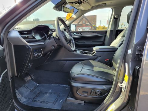 Used 2022 Jeep Grand Cherokee Limited 4xe w/ Luxury Tech Group II image 8