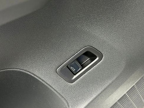 Used 2024 Volkswagen Atlas SE FWD image 16
