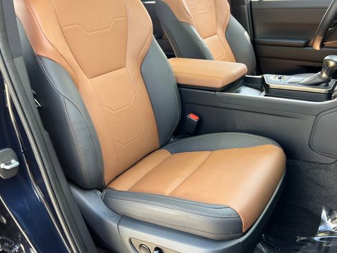 Used 2024 Lexus GX 550 w/ Accessory Package (2T) AWD/4WD image 17