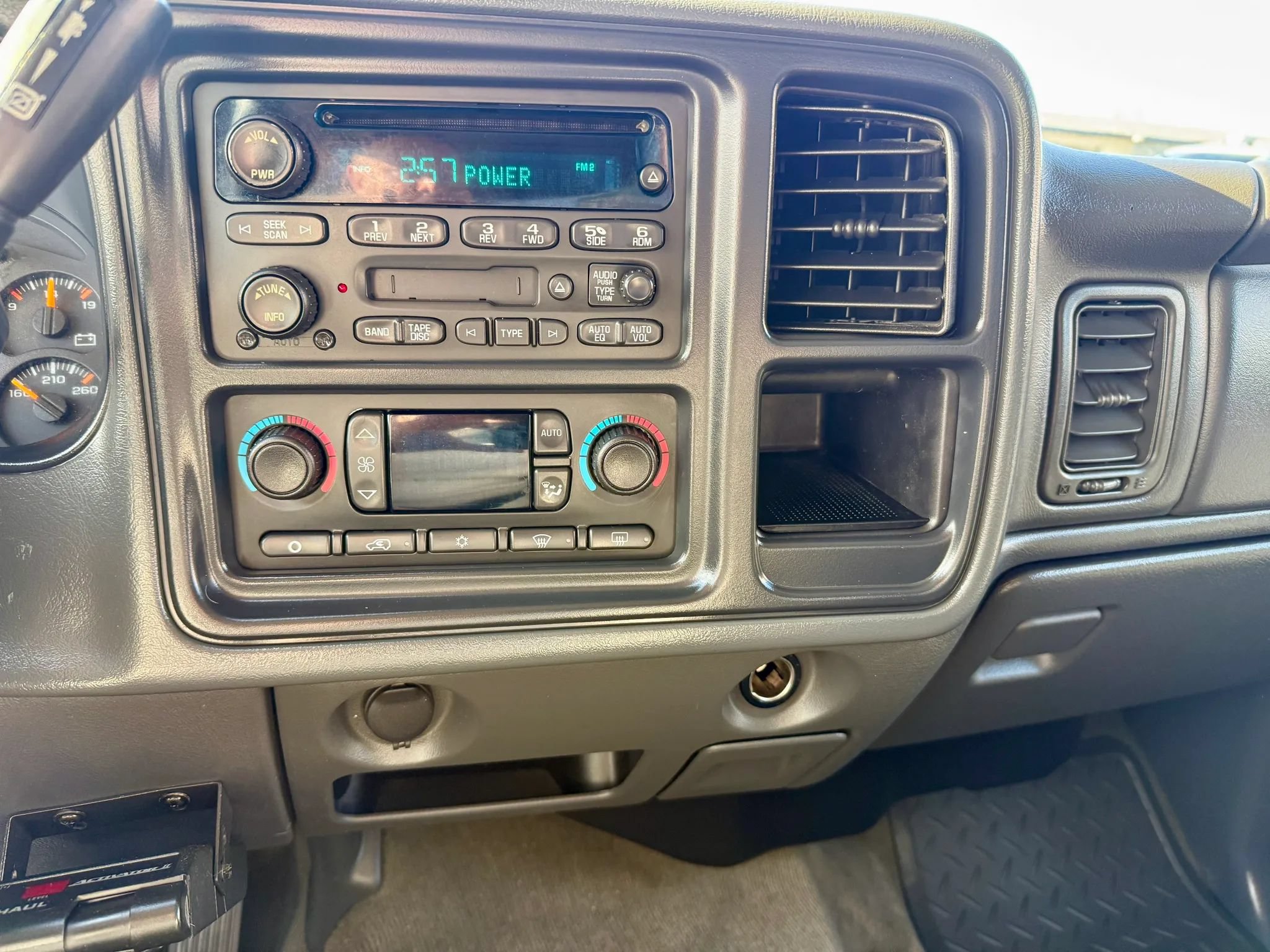 Used 2005 Chevrolet Silverado 3500 LS w/ Heavy-Duty Power Package AWD/4WD image 11