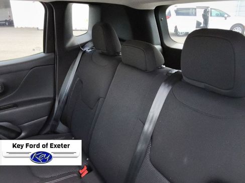 Used 2023 Jeep Renegade Latitude w/ Premium Group AWD/4WD image 21