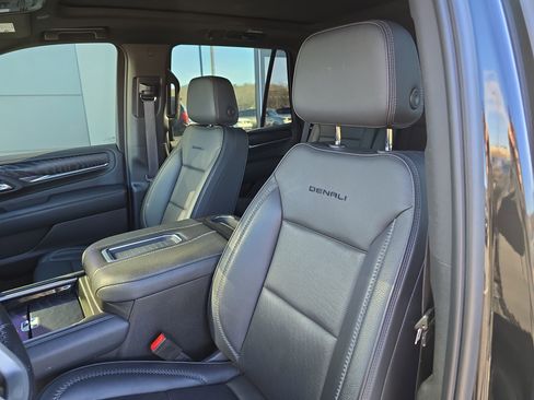 Used 2021 GMC Yukon Denali w/ Denali Premium Package image 22