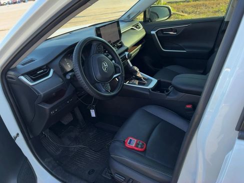 Used 2023 Toyota RAV4 Limited FWD image 8