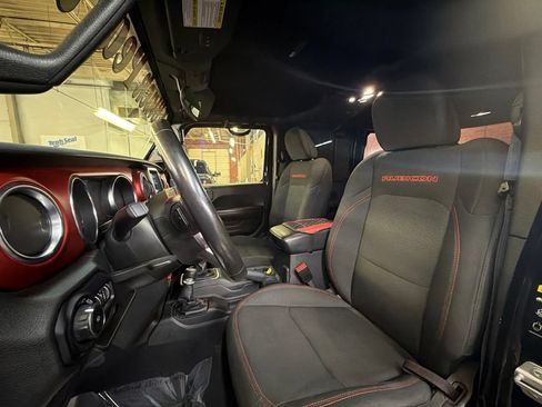 Used 2021 Jeep Wrangler Unlimited Rubicon AWD/4WD image 9