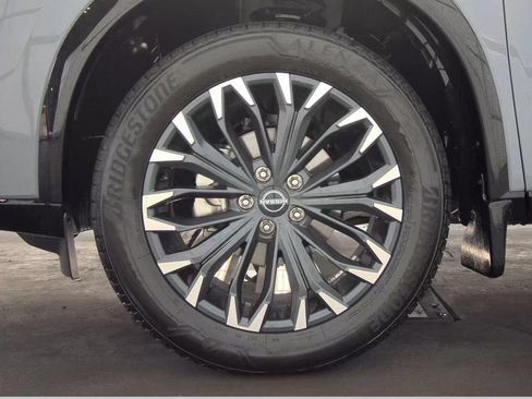 Used 2024 Nissan Rogue Platinum w/ Platinum Premium Package FWD image 14